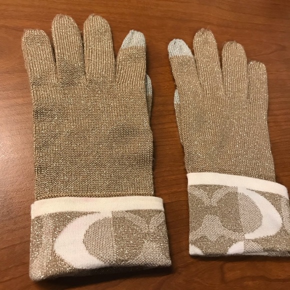 COACH Logo C Tan Beige Shimmer Wool Touch Gloves - Picture 6 of 6